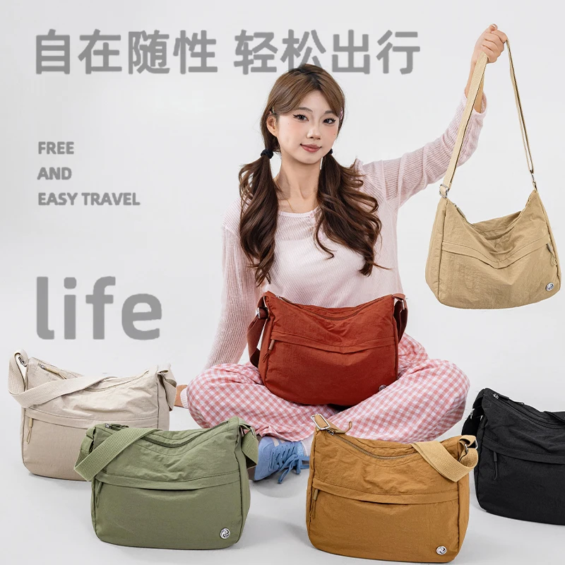 

Women's Nylon Large-Capacity Casual Shoulder Bag, Versatile Crossbody Bag for Commuting and Travel, Available in Six Colors