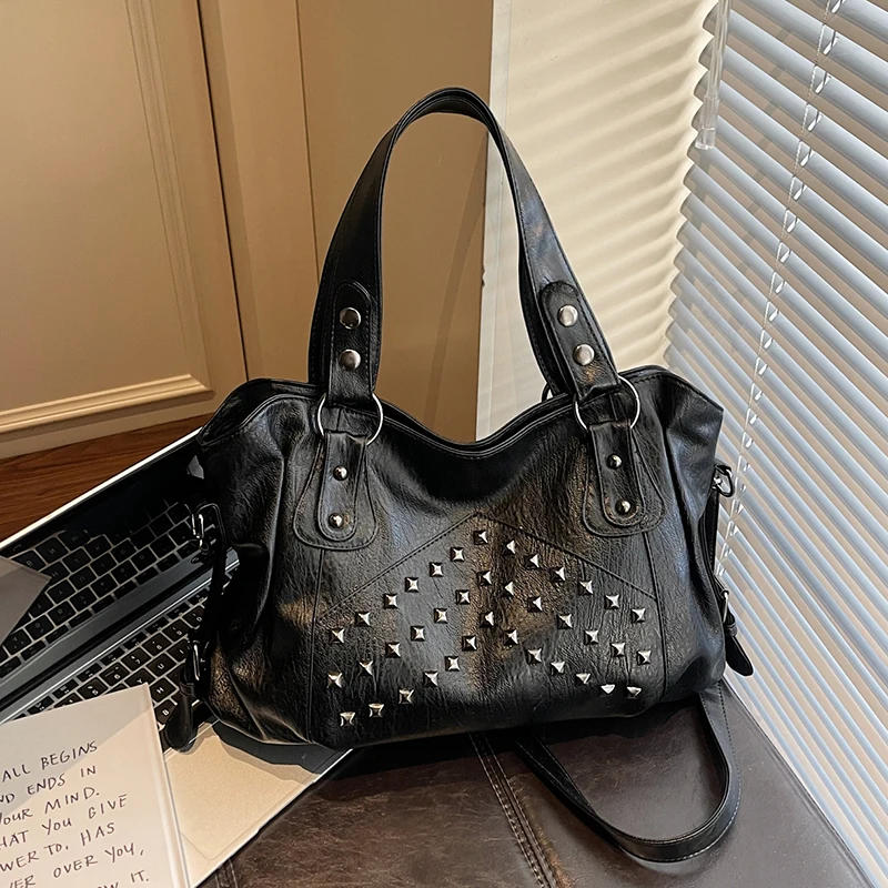 

Women's Faux Leather Tote Bag Geometric Stud Decor Spacious Capacity Casual Daily Shoulder Crossbody Bag 2026 New Trend