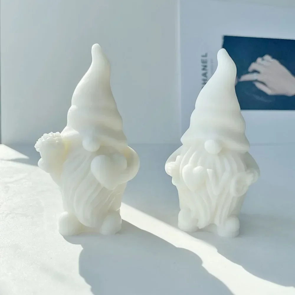 Holding Love Santa Claus Silicone Candle Mold 3D Handheld Heart Shaped Dwarf Sculpture Gypsum Resin Soap Molds Christmas Gift