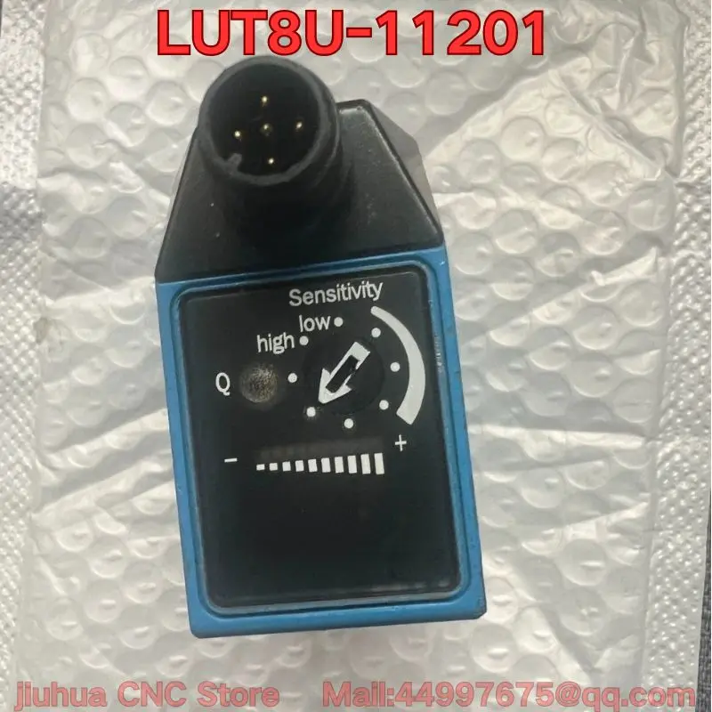 

The second-hand LUT8U-11201 fluorescent sensor needs to be negotiated for normal function test.