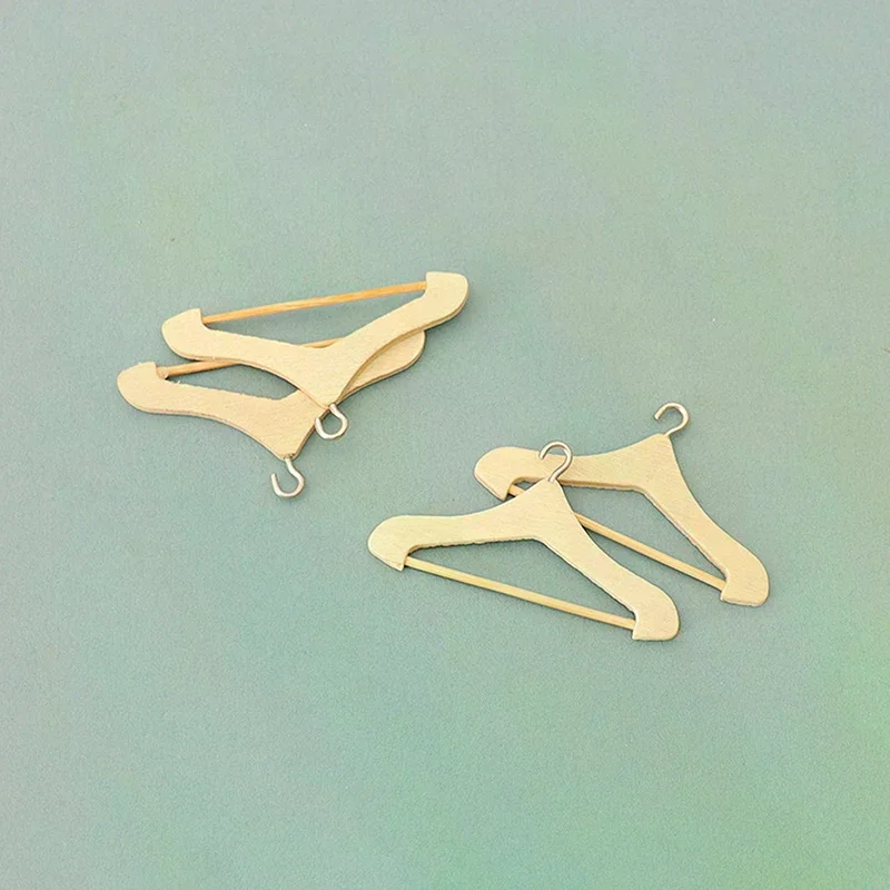 1Pc 1/12 Casa delle bambole in miniatura Gancio in legno Modello Accessori per mobili per la casa delle bambole Decor Bambini Giochi di imitazione Giocattoli Regalo