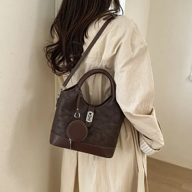 

2026 New High-end Retro Fashion Commuter Bag Versatile Korean Version Single Shoulder Messenger Women's Bag