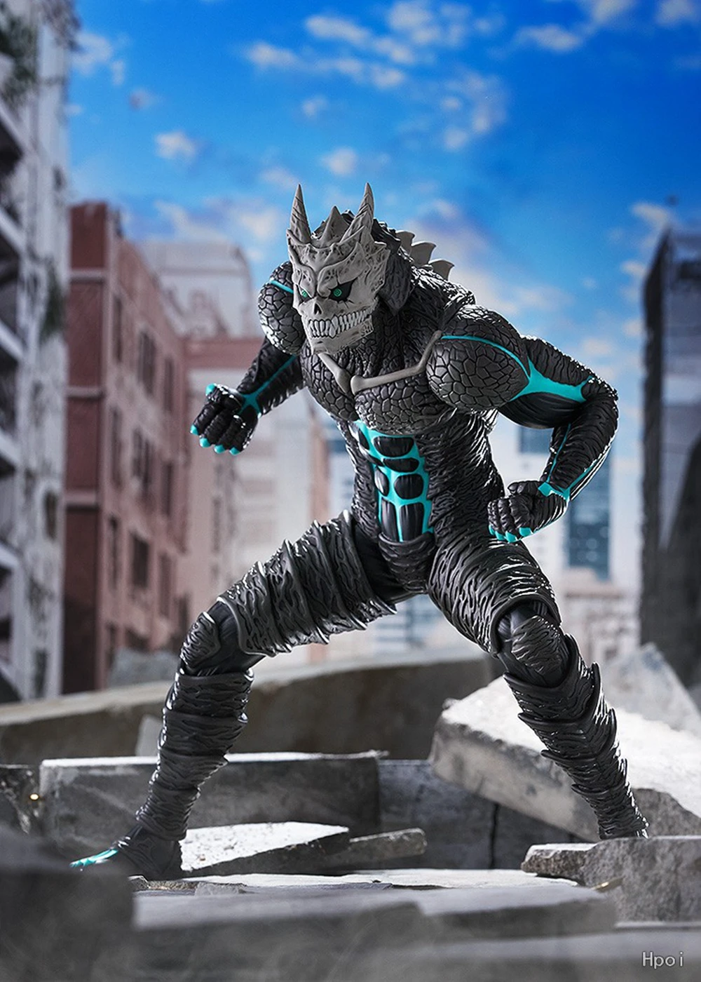 13CM Anime Kaiju Nr. 8 Figur Monster Anime Merkmale der stehenden Haltung und Stanzen Modell Spielzeug Geschenk Actionfigur PVC
