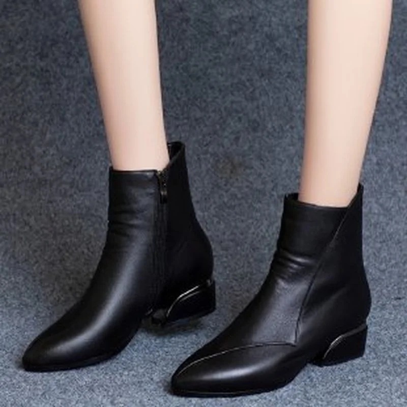 Small Short Boots Soft Leather Thick Heel Medium Heel 2022 Autumn and Winter New Women\'s Black All-match Comfortable Nude Boots