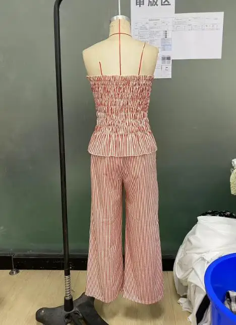 

2025 Two Piece Women's Fashion Summer New Leisure Chic Y2K Minimalist Style Hot Girl Style Strapless Top Straight Leg Pants Set