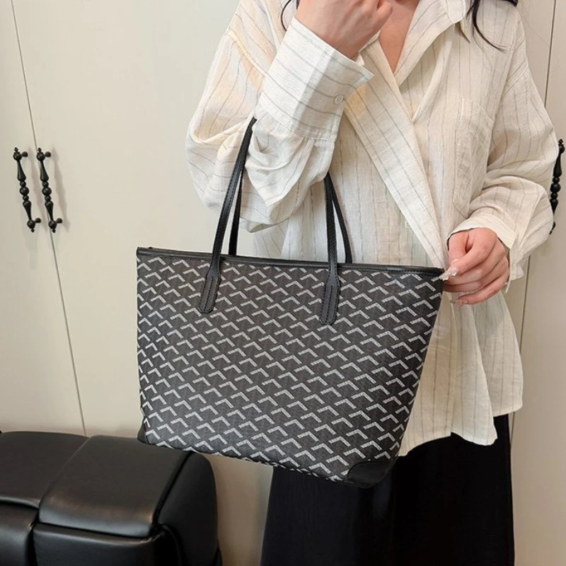 

Женские сумки большой вместимости 2025: суперпопулярная модная сумка на одно плечо с принтом, сумка-тоут для поездок на работу