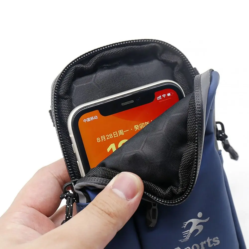 

PU Leather Universal Phone Armband Bag Waterproof with Headphone Jack Outdoor Running Phone Holder Large Capacity Non-slip