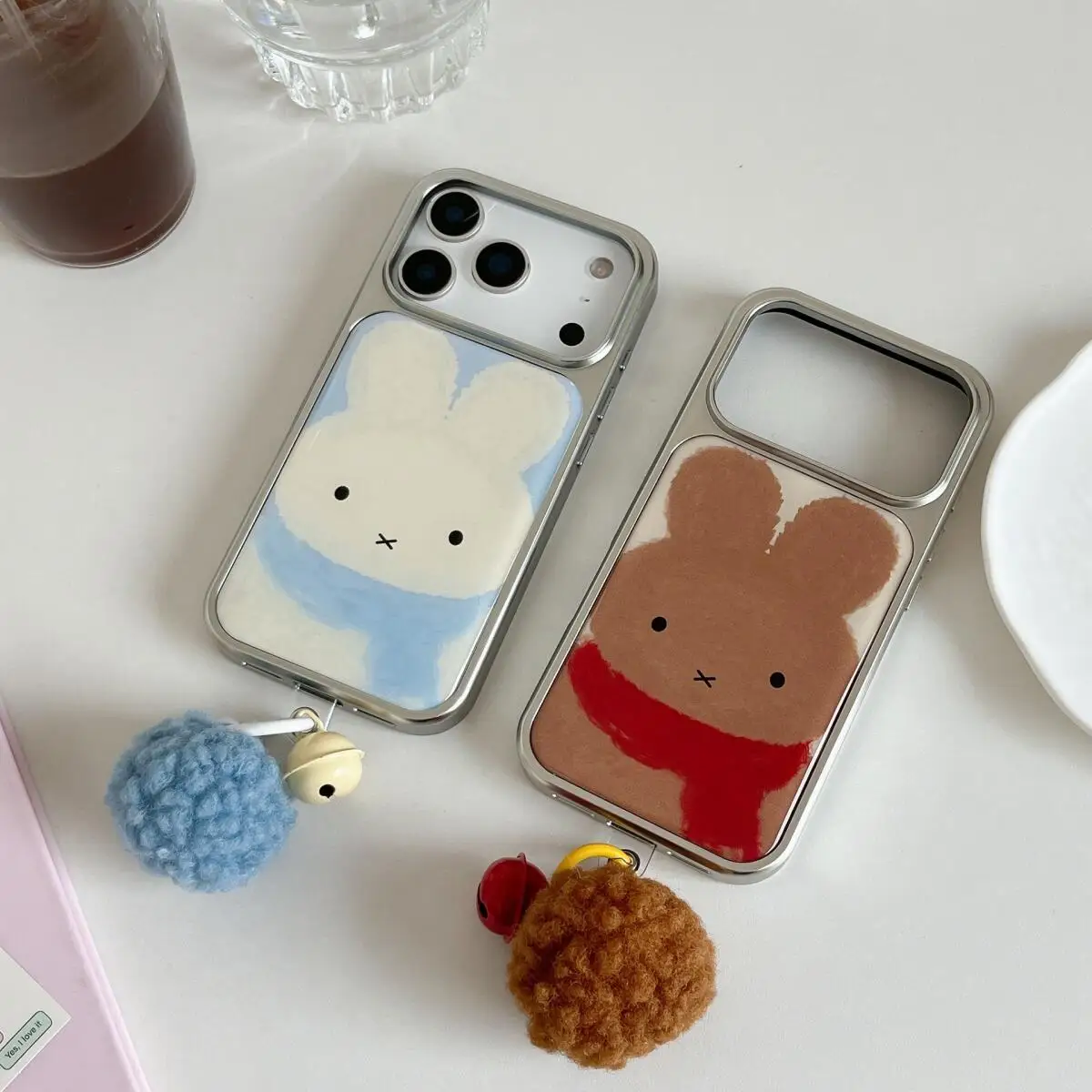 Cute Drip Glue Scarf Miffy Rabbit Hair Ball Bell Pendant Suitable for Apple 17 Pro Phone Case Iphone 16/15
