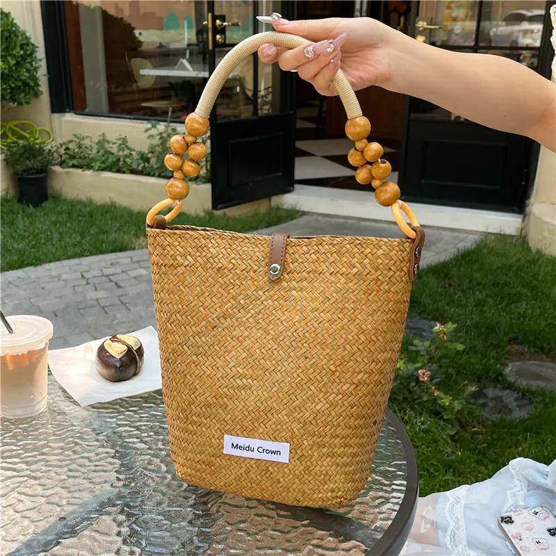 

2025 Summer New Striped Straw Tote Bag Large Capacity Woven Shoulder Bag for Women Stylish Beach Commuter Purse Casual