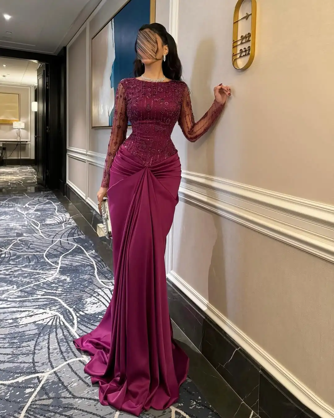 Nuovo design girocollo con paillettes perline maniche trasparenti in raso vita pieghettata drappeggiata sirena abito da ballo formale da sera