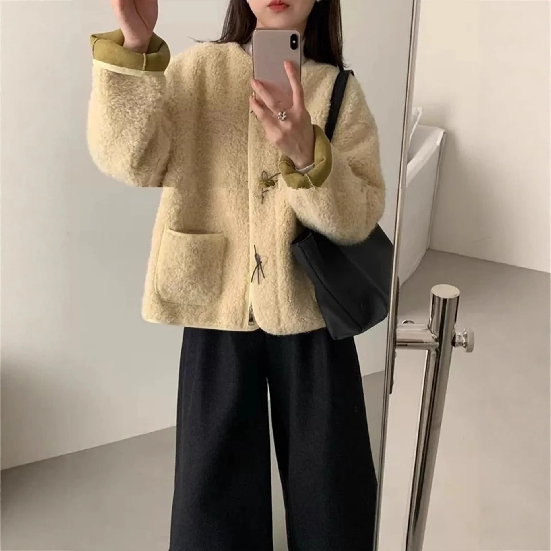 Casaco Feminino Casual Solto de Inverno 2025 com Gola Redonda, Jaqueta de Couro e Pele Integrada, Top de Algodão Confortável, Agasalho de Caimento Perfeito