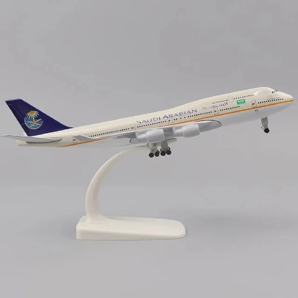 Metal Aircraft Model 20cm 1:400 Saudi B747 Metal Replica Alloy Material With Landing Gear Ornaments Children\'s Toys Boys Gifts