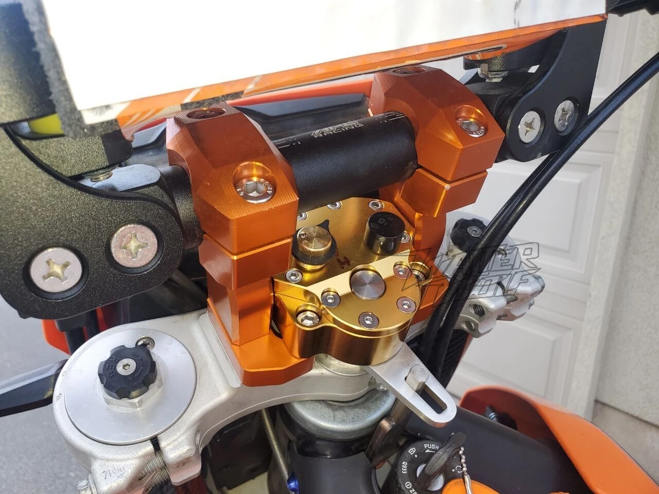 690 Moto Ammortizzatore di Sterzo Stabilizzatore Per 690 Enduro SMC R Ammortizzatore con Invertito Sicuro Manubrio Riser Morsetto Staffa