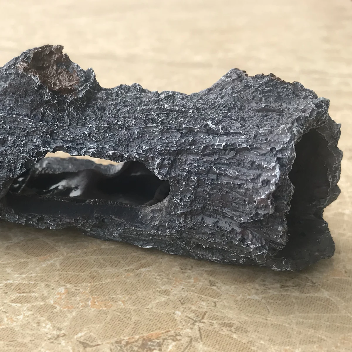 

Resin Hidden Hollow Tree Simulation Trunk Holes Aquarium Fish Tank Hideouts Decor Lifelike Shelter Resin Hidden Hollow Tree