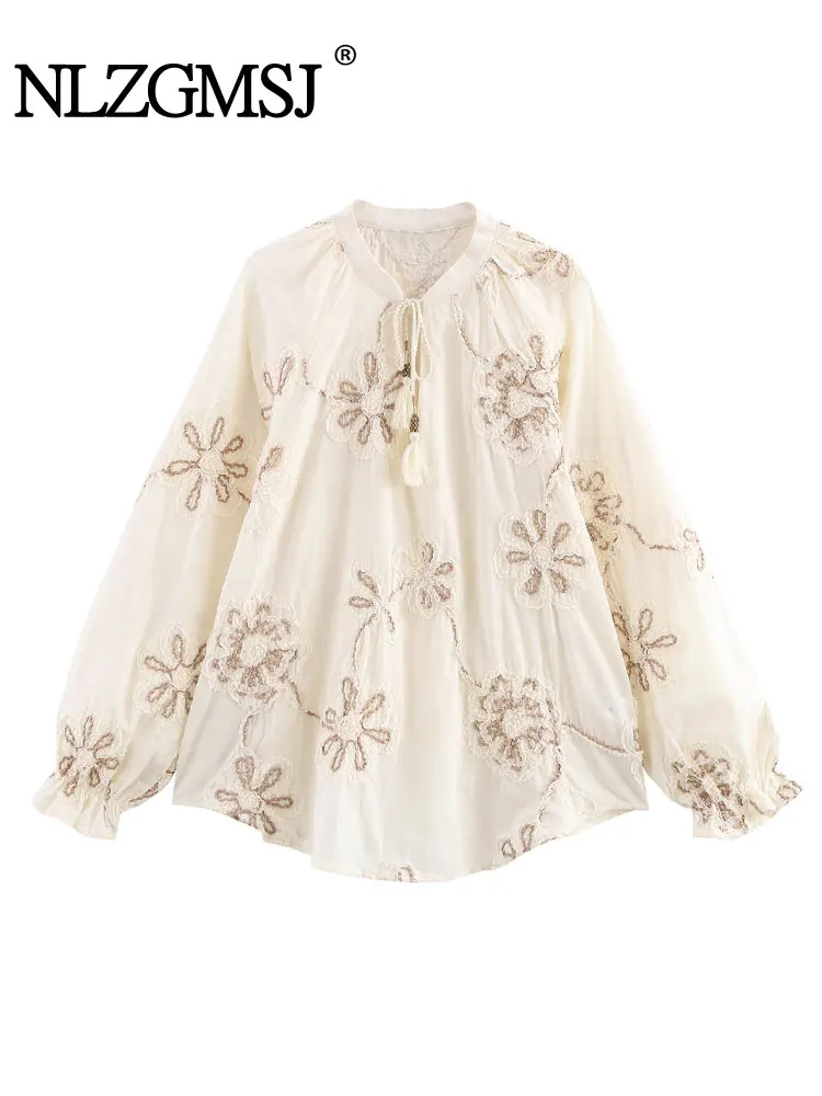 

2025 Spring Summer Chic Women Tops Flower Embroidery V-Neck Short Tops Loose New Fashion Streetwear Tops