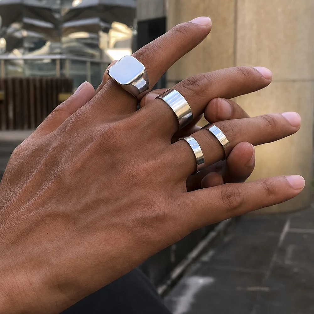 4 Stück silberfarbener minimalistischer Ring für Herren, schlichter, polierter Bandring mit quadratischem Siegelstein, geometrischer Schmuckset – Detail 1