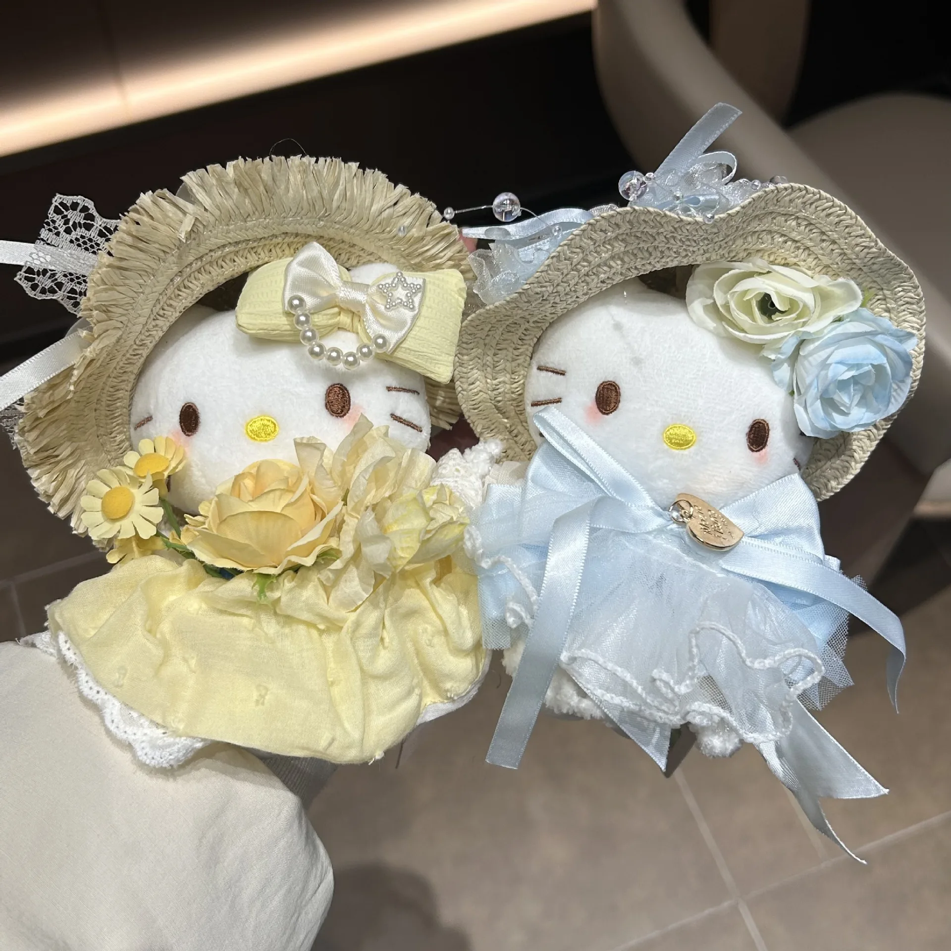 

Набор плюшевых брелоков Sanrio Hello Kitty: милая соломенная шляпка с цветком, подвеска для сумки, мультяшный кулон, коллекционный подарок для девочек