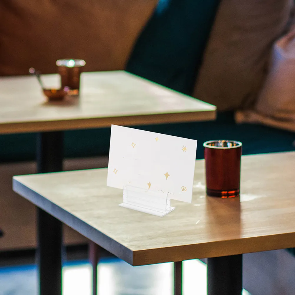 

30 шт. прозрачных акриловых мини-держателей для табличек с клейкой основой, легкие подставки из ПВХ для именных карточек и настольных дисплеев