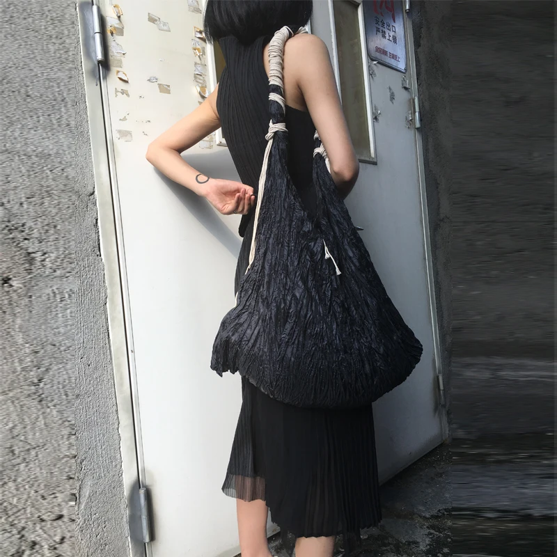 2024 Irregular Tassel Pleated Women's Bags, European And American Fashion Personalized Straps, One Shoulder Crossbody Bag Trend