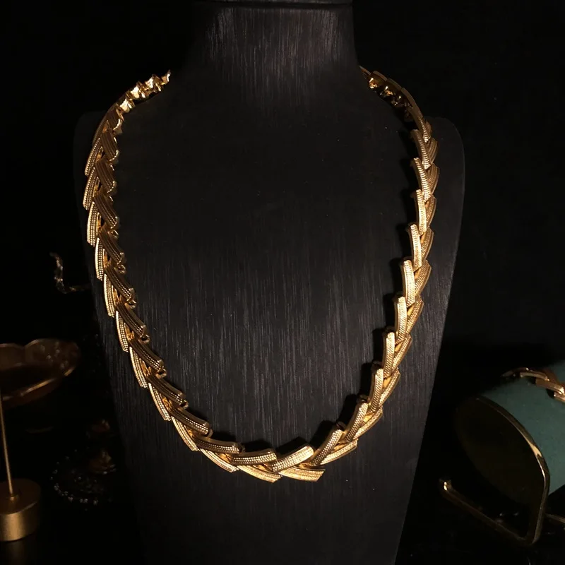 Mid-Ancient Western Style Hot Selling Gold PlatedVType Plain Gold Necklace Bracelet Suit Temperament Wild Elegant Necklace