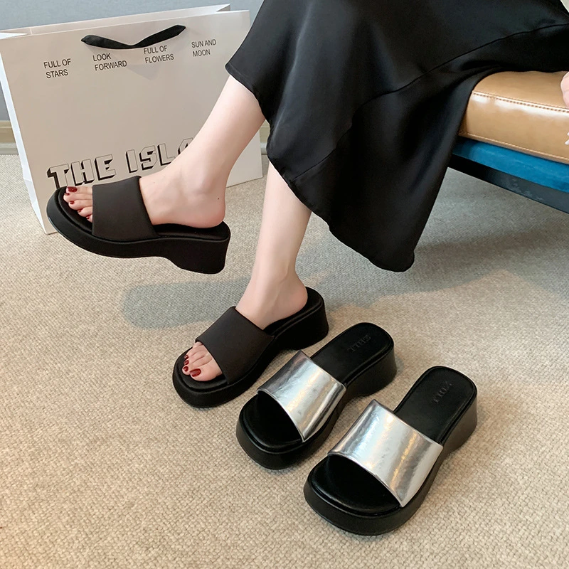 

New Summer Women Slippers Square Toe Thick Heel Flats Flip Flops Sandals Women Shoes Medium Heel Fashion Slippers Versatile