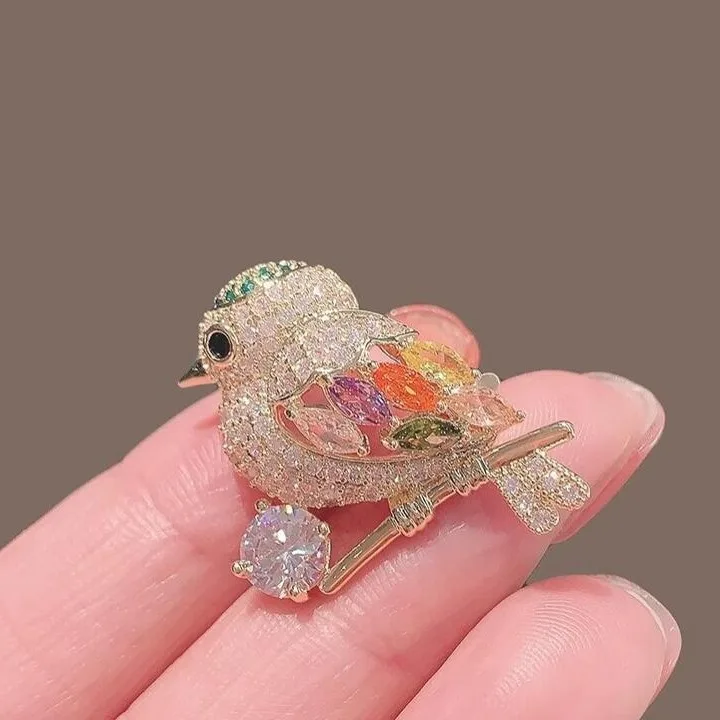 Magpie bird brooch high-end Japanese cute anti glare high-end feeling personalized suit color brooch chest flower accessory