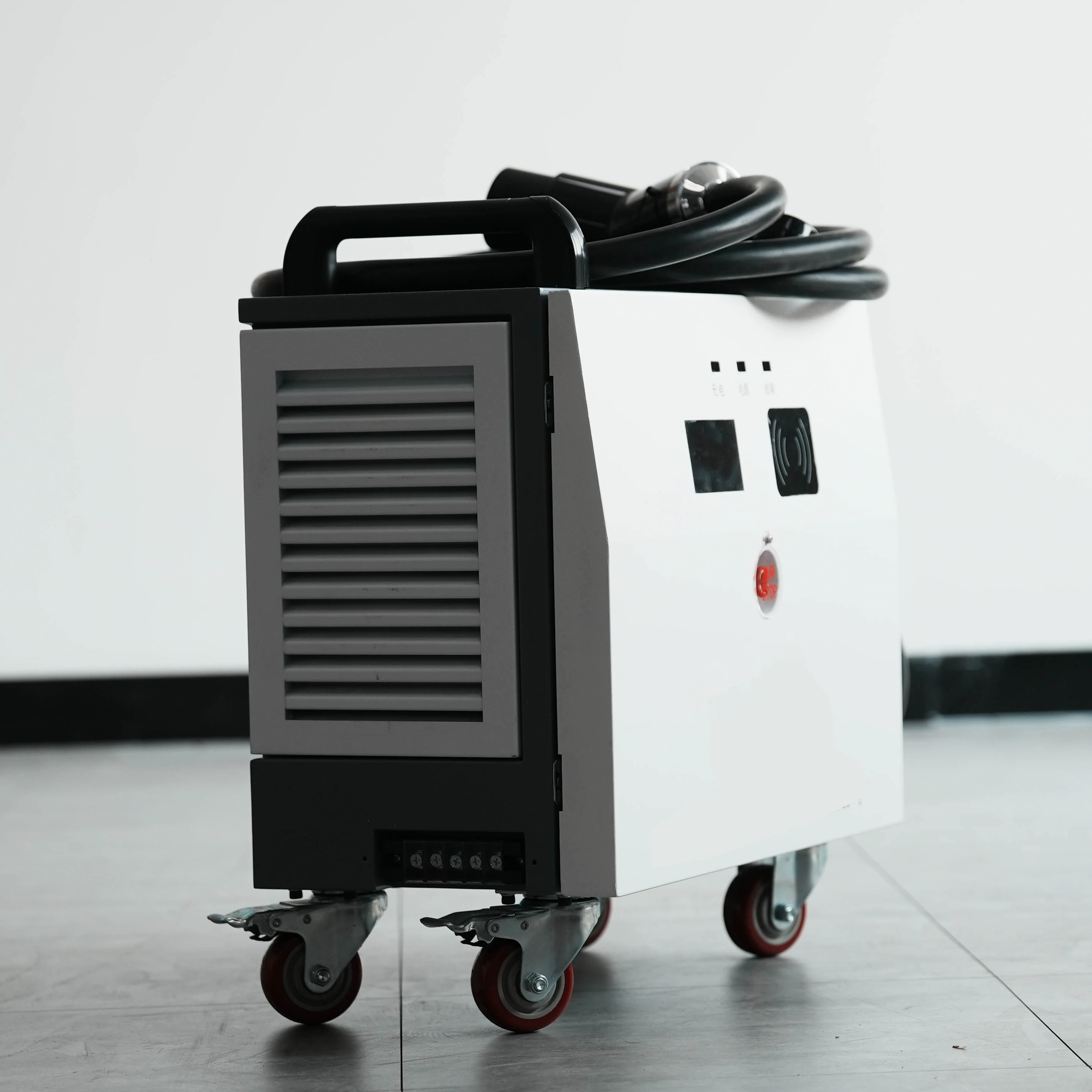 Pengisi Daya DC EV Pengisi Daya EV Seluler Portabel 40kW Dengan Konektor CCS NACS GBT Stasiun Pengisian Mobil Listrik