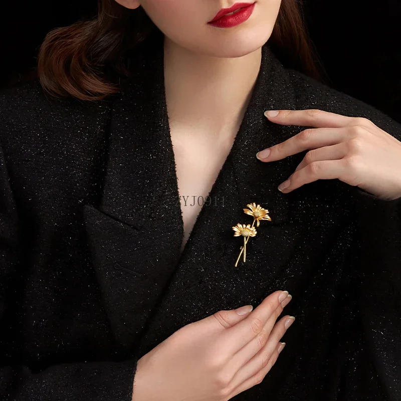 بروش عباد الشمس للسيدات خفيف فاخر عالي الجودة من إكسسوارات شيونغسام دبوس بدلة أنيقة رائعة على الموضة