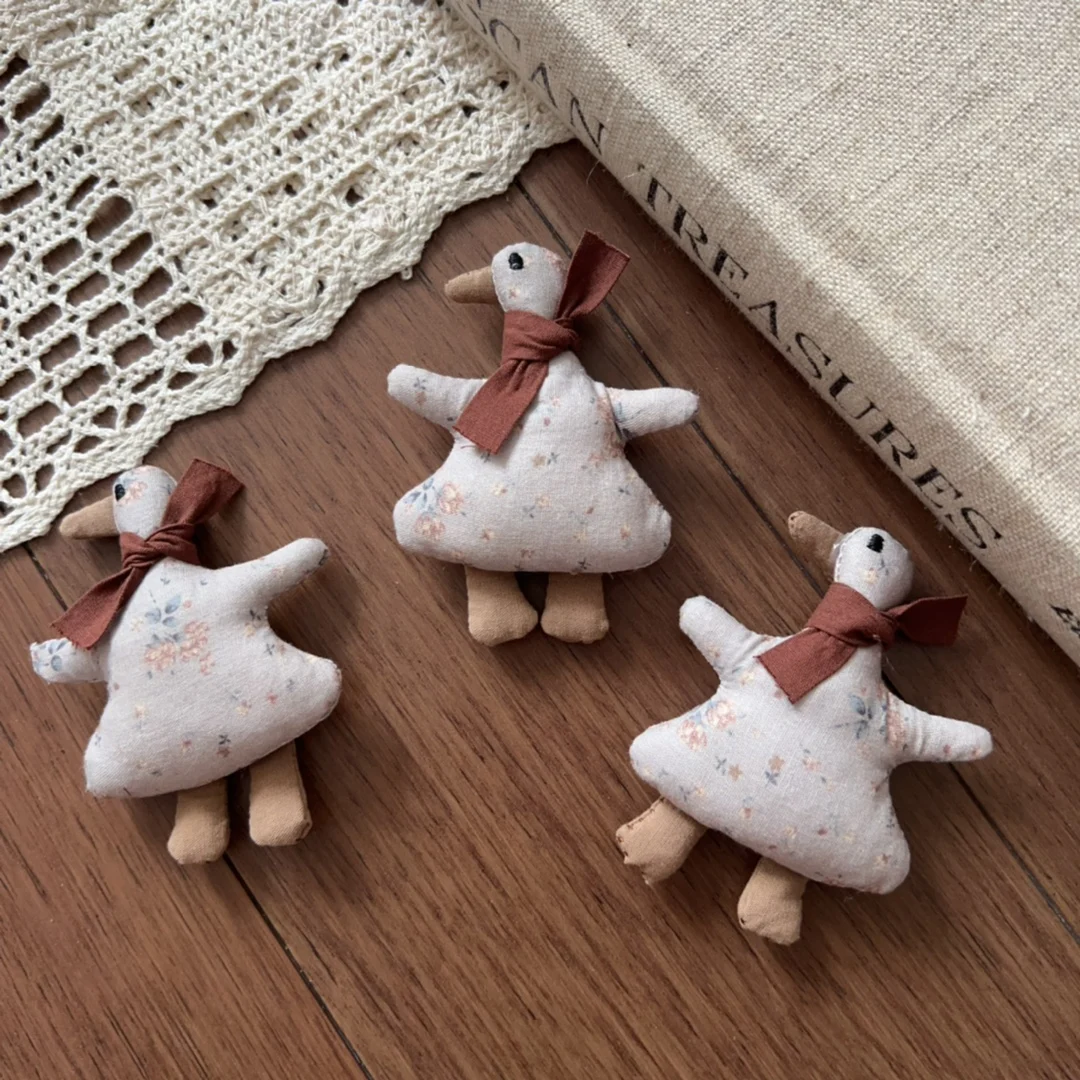 

Premium Fabric Scarf Duck Brooch Pin Hair Accessory Versatile for Shoes Hats Bags Garment Sewing Trim