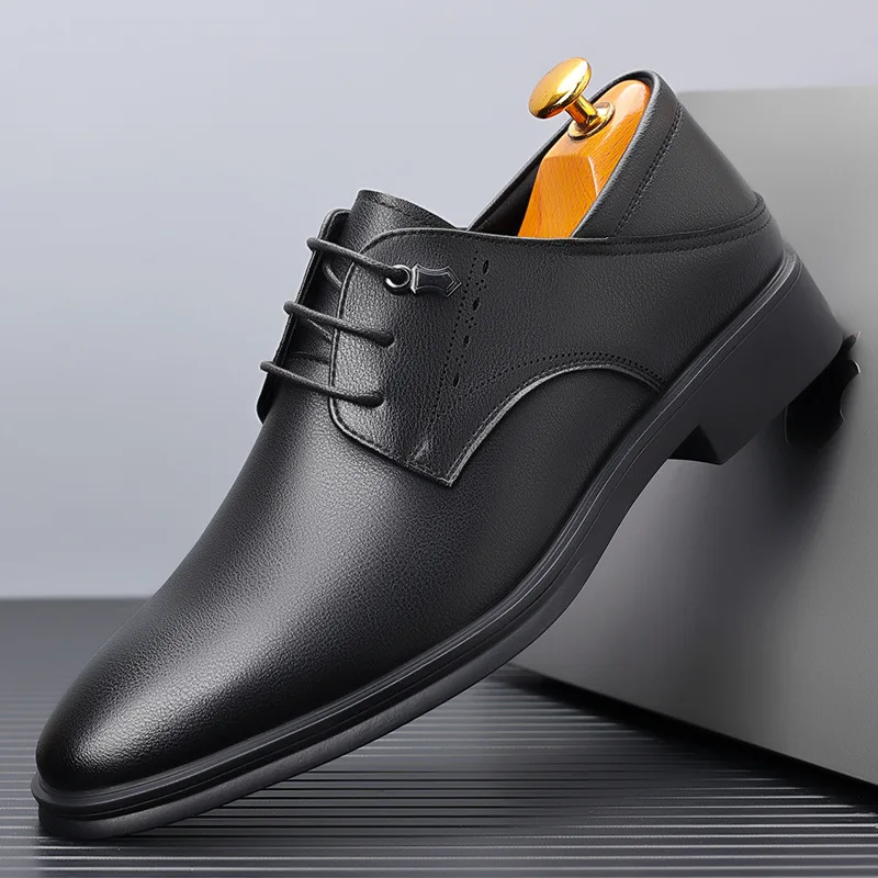 Sapatos masculinos de couro para jovens, vestido novo em preto e branco, moda britânica, primavera e outono, 2024