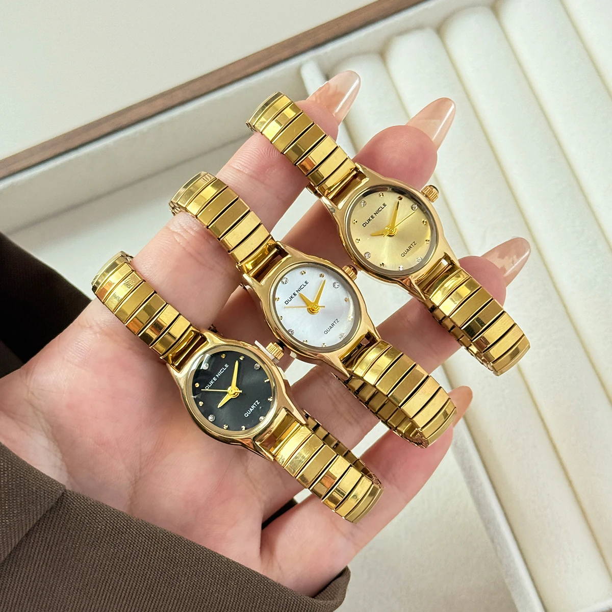 موضة مطاطا حزام كوارتز ساعة ذهبية صغيرة البيضاوي ساعات بعقارب للنساء السيدات تمتد الإسورة فستان ساعة اليد Reloj Mujer