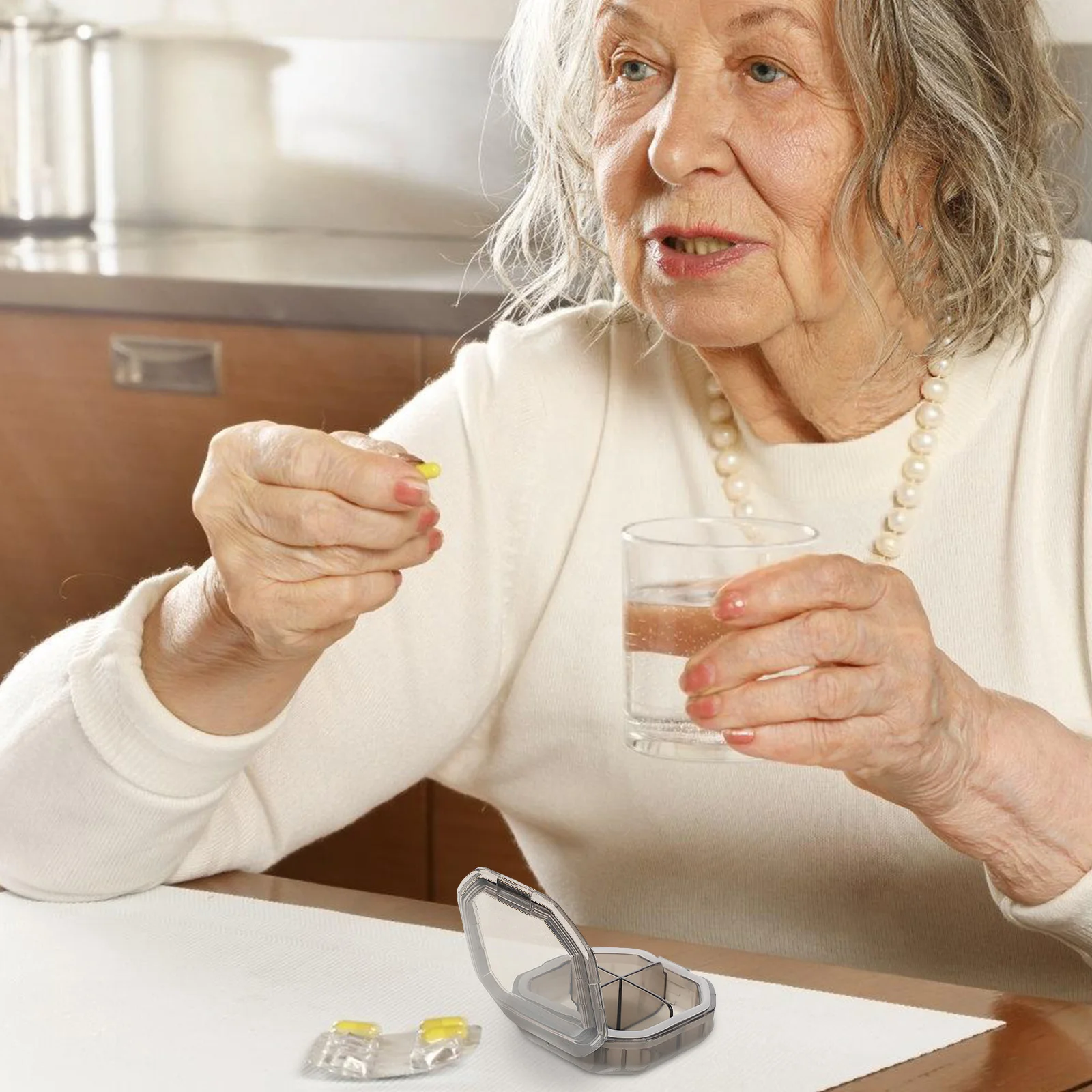 

Многоразовый аптечка с крышкой, небольшой компактный пластиковый органайзер, портативный дорожный контейнер для хранения лекарств, держатель для капсул