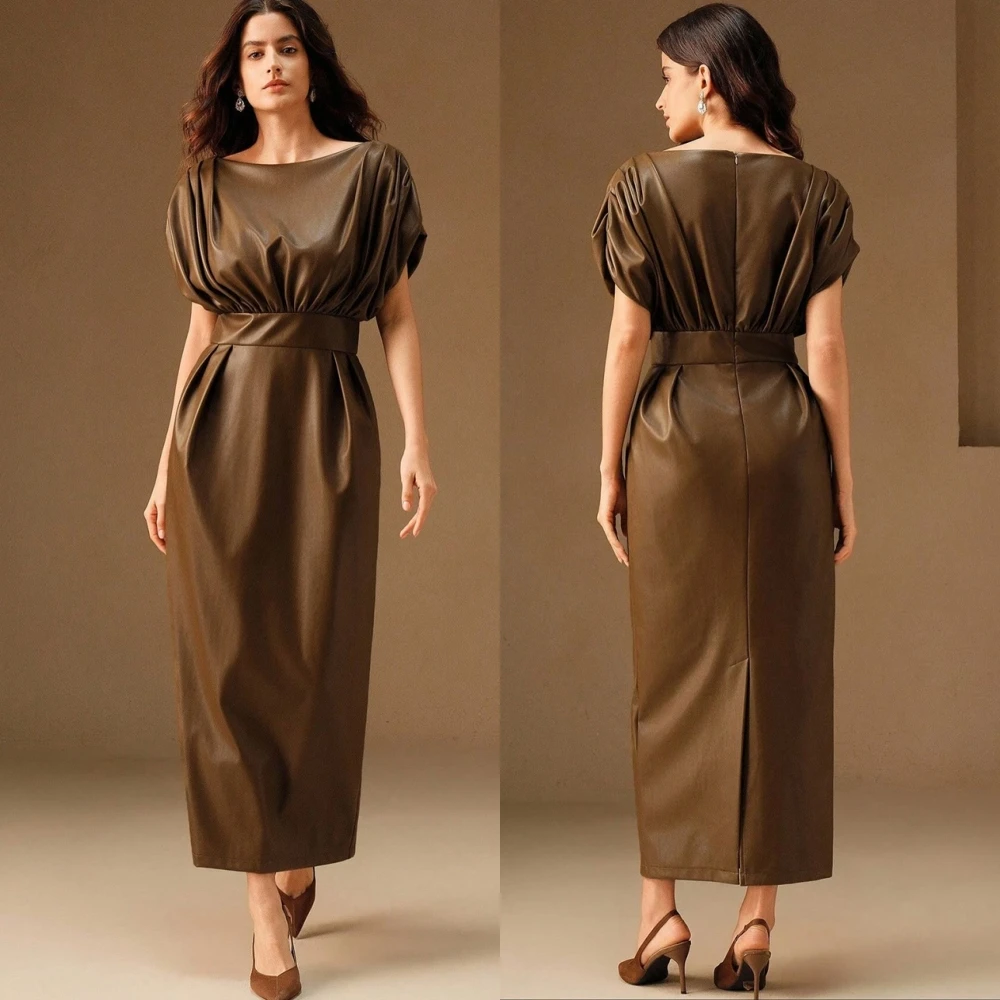 فستان سهرة مخصص من الساتان برقبة قارب وأكمام قصيرة فستان كوكتيل كلاسيكي مستقيم للحفلات