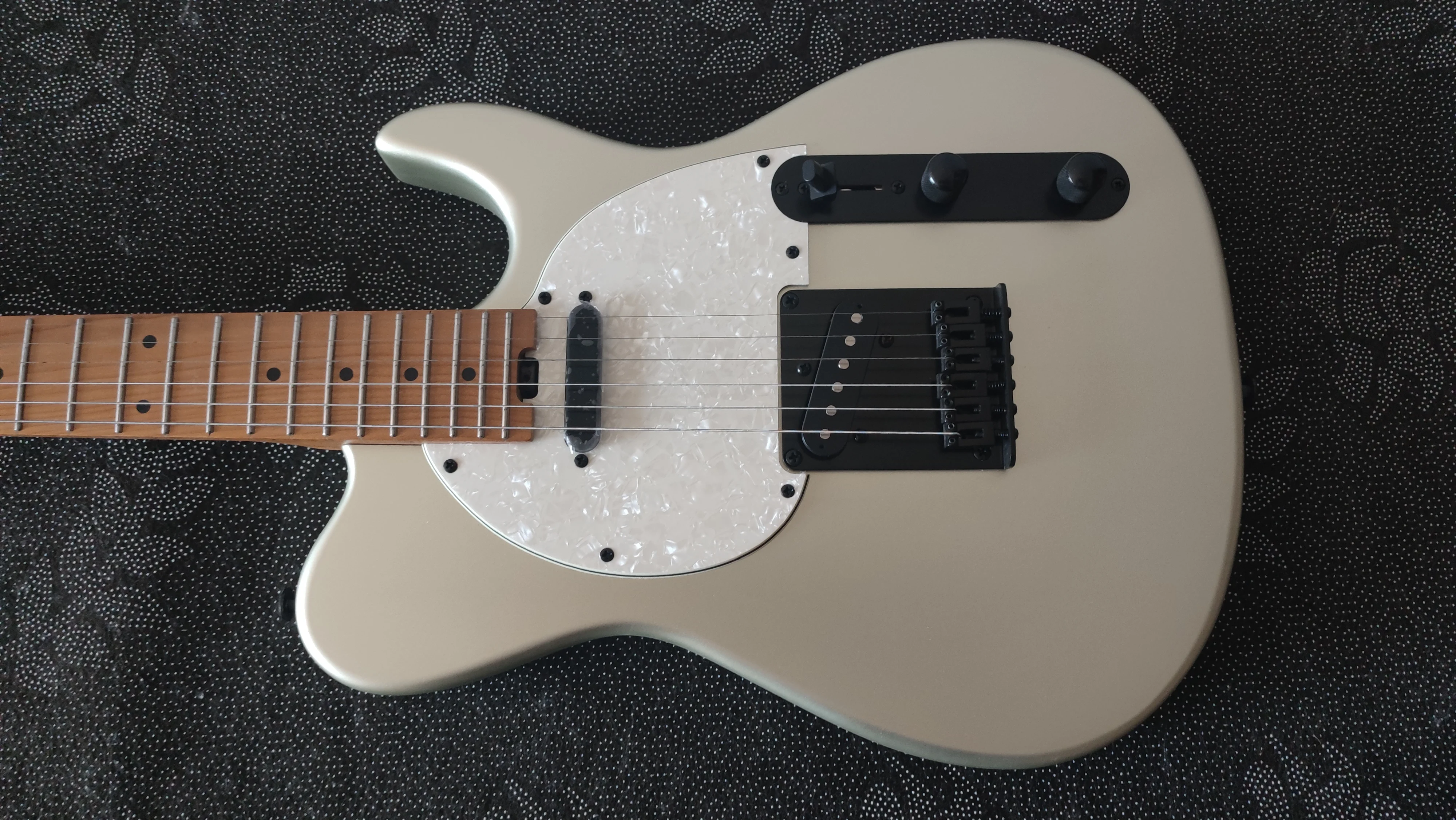 Silver color ss pickups bolt on roasted maple neck mahogany body back heel adjust electric 6 strings guitar