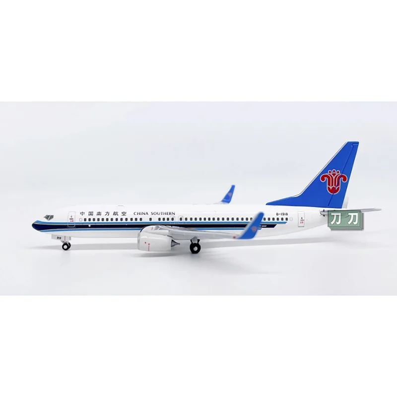 Diecast 1/400 Scale China Southern Airlines B737-800 Passenger Aircraft B-5678 B-1718 B-1918 Alloy Model Collection Ornament