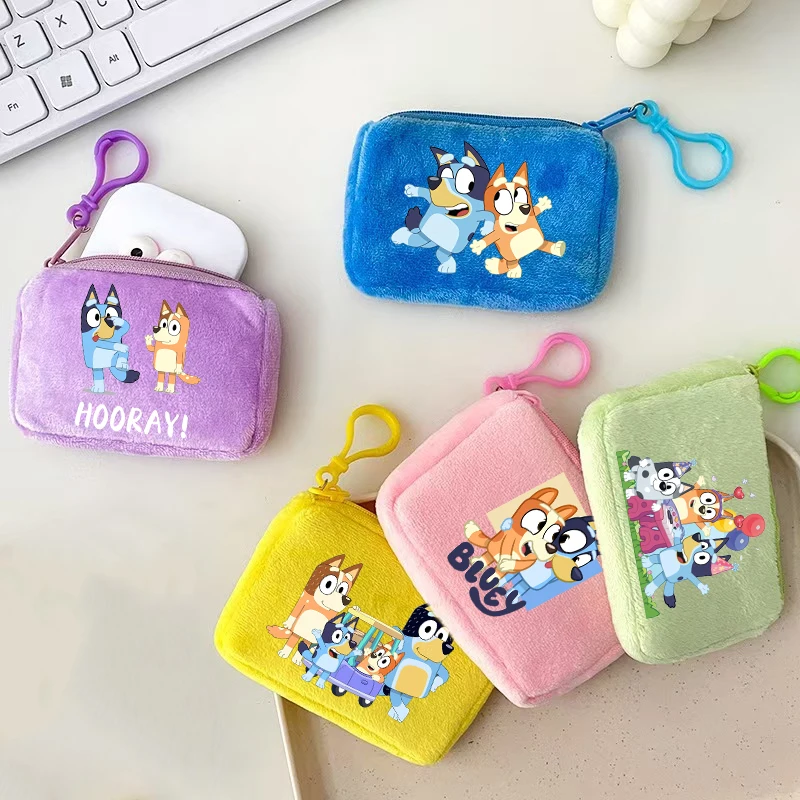 

Blueys Bingos Plush Coin Purse Girls Boys Mini Short Wallet Keychain Zipper Purse ID Card Rose Money Bag Fun Headphone Bags Gift