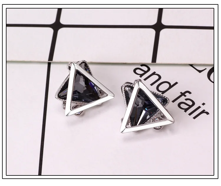 새로운 S925 실버 귀걸이, 여성용 입체 삼각형 기하학 스터드 귀걸이, 우아한 여성용 귀걸이