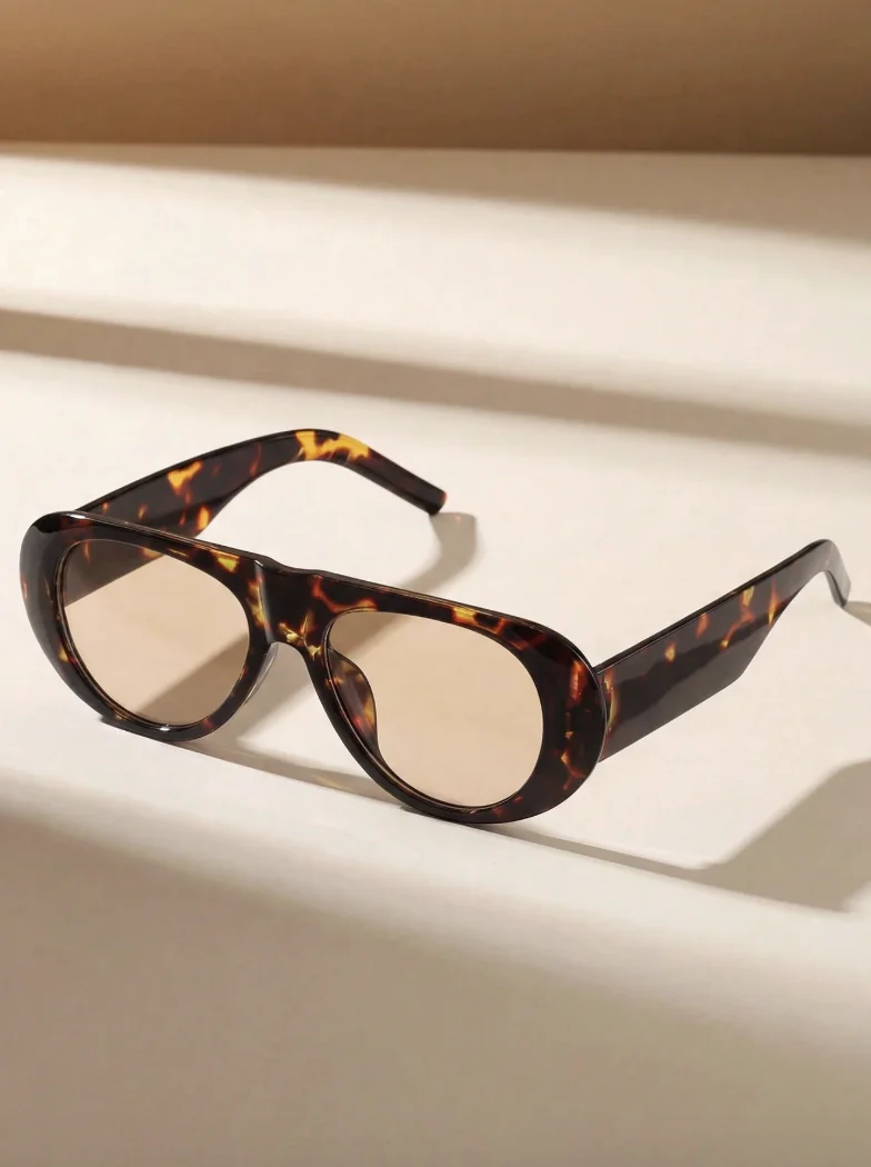 A pair of luxury high-quality aviator sunglasses with leopard print frames, suitable for individuals aged 18, 21, 30, 40, and 50. They are ideal accessories for birthday parties, travel, vacations, casual gatherings, a