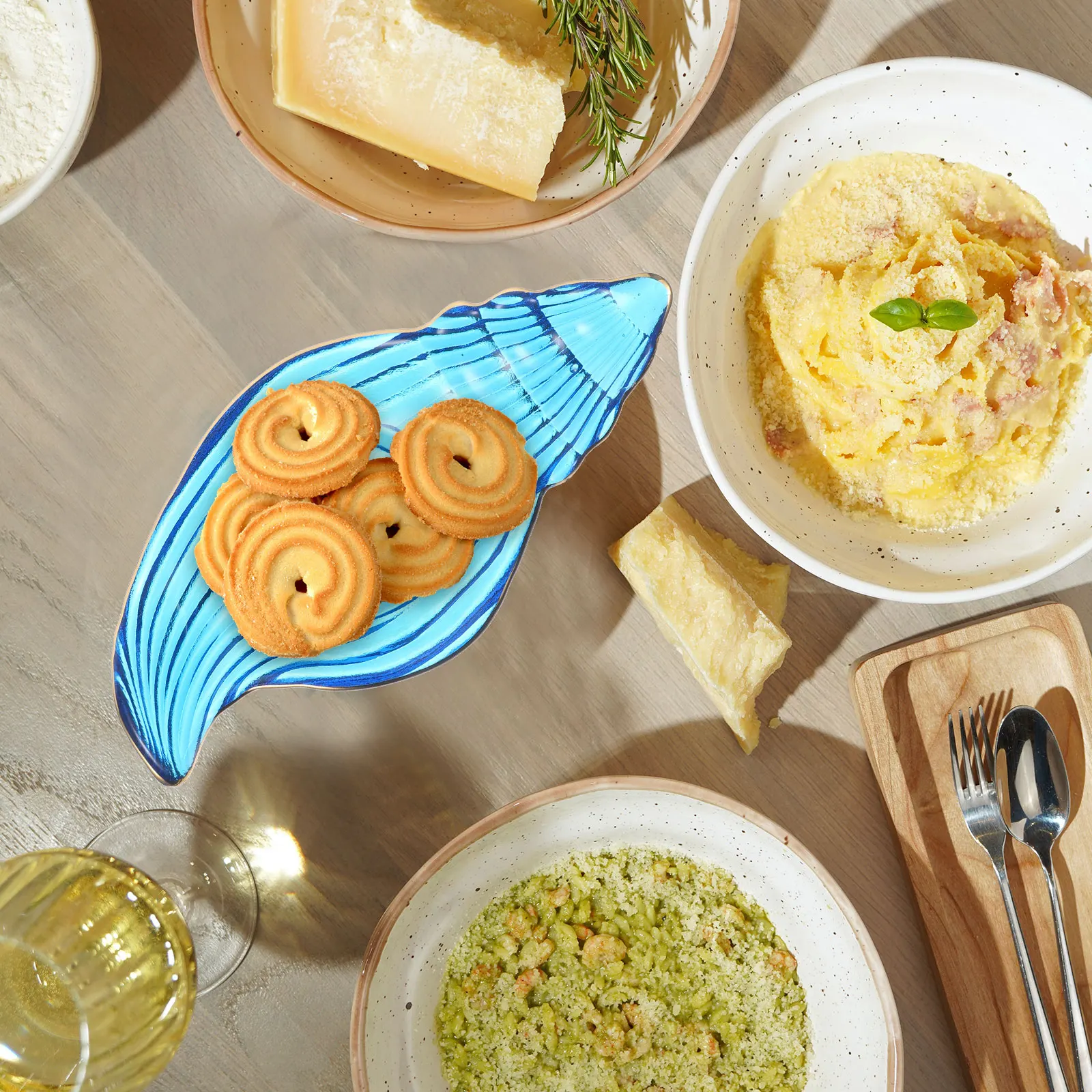 

Elegant Conch Shape Glass Tray Easy Clean Fruit Dish Cake Holder Versatile Plates for Restaurants Hotels Gatherings