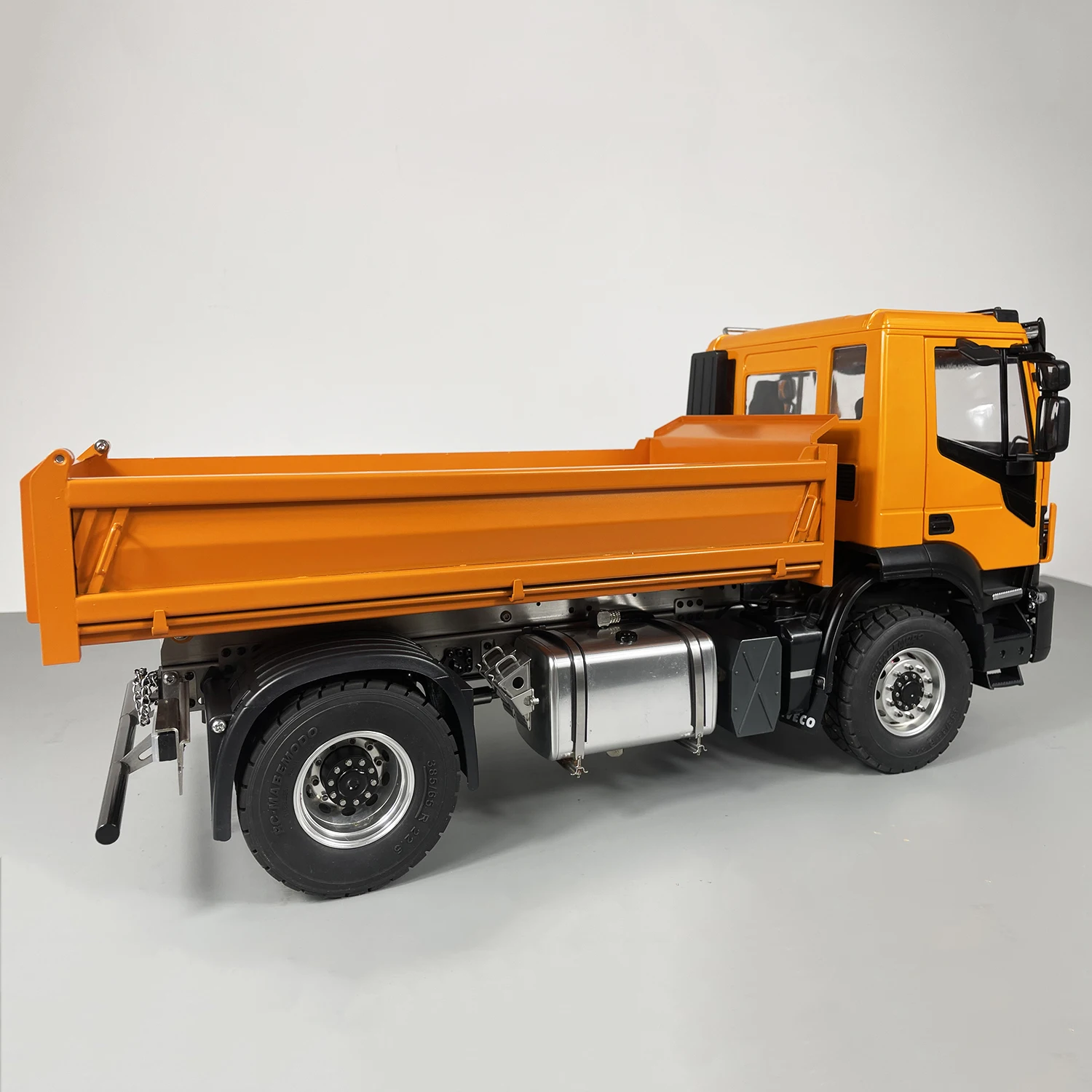 4x4 RCトラック 1/14 油圧式RCダンプトラック デフロック付き ライト＆サウンドシステム メモトコントロール カーモデル おもちゃ 男の子向け