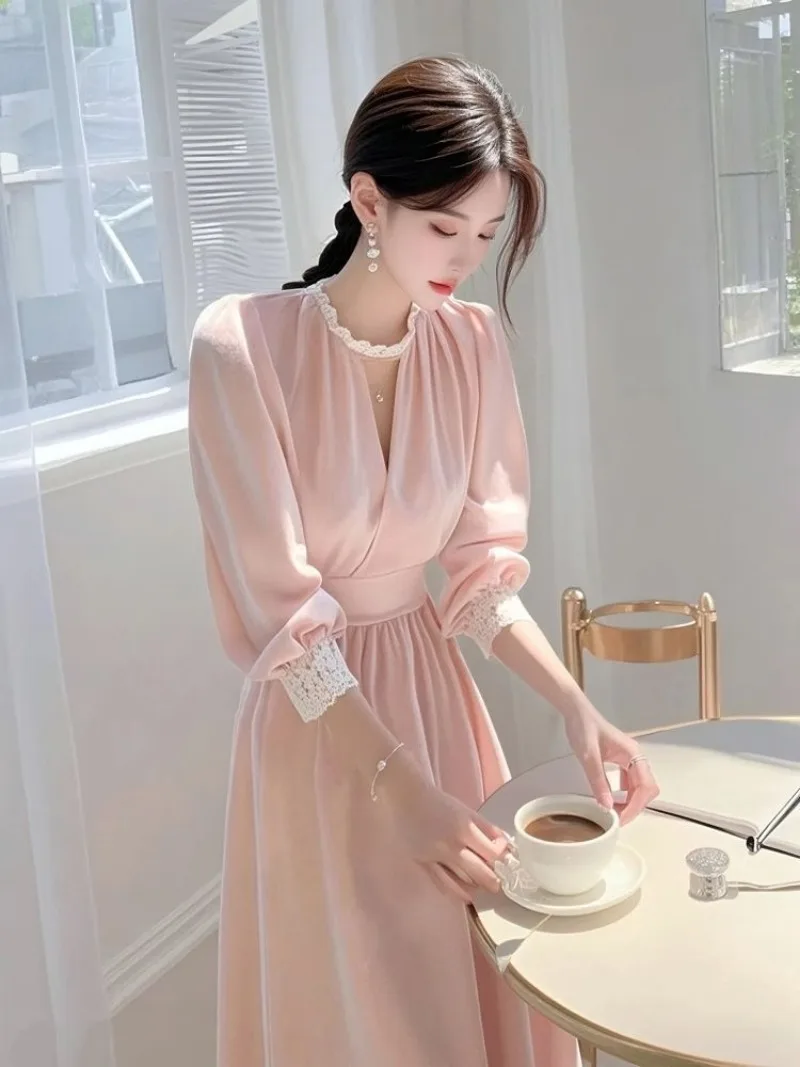 Nuevo vestido francés de gama alta de otoño para mujer elegante de encaje plisado cintura delgada cuello redondo manga larga vestidos de fiesta de Color sólido