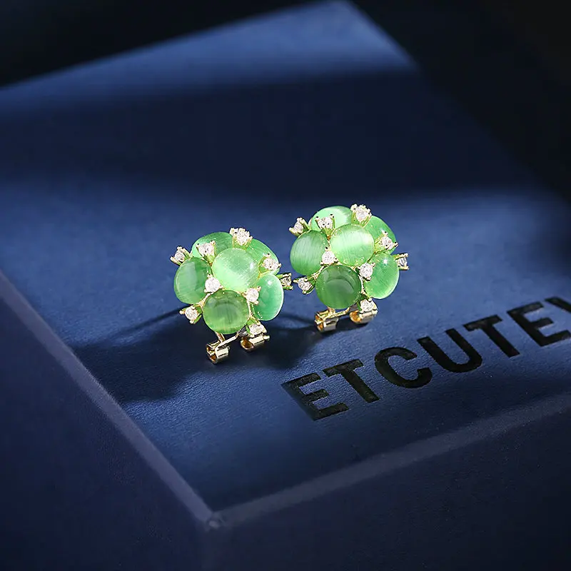 

Elegant earrings s925 Silver Needle Earrings, fashionable and versatile cat's eye stone flower stud earrings