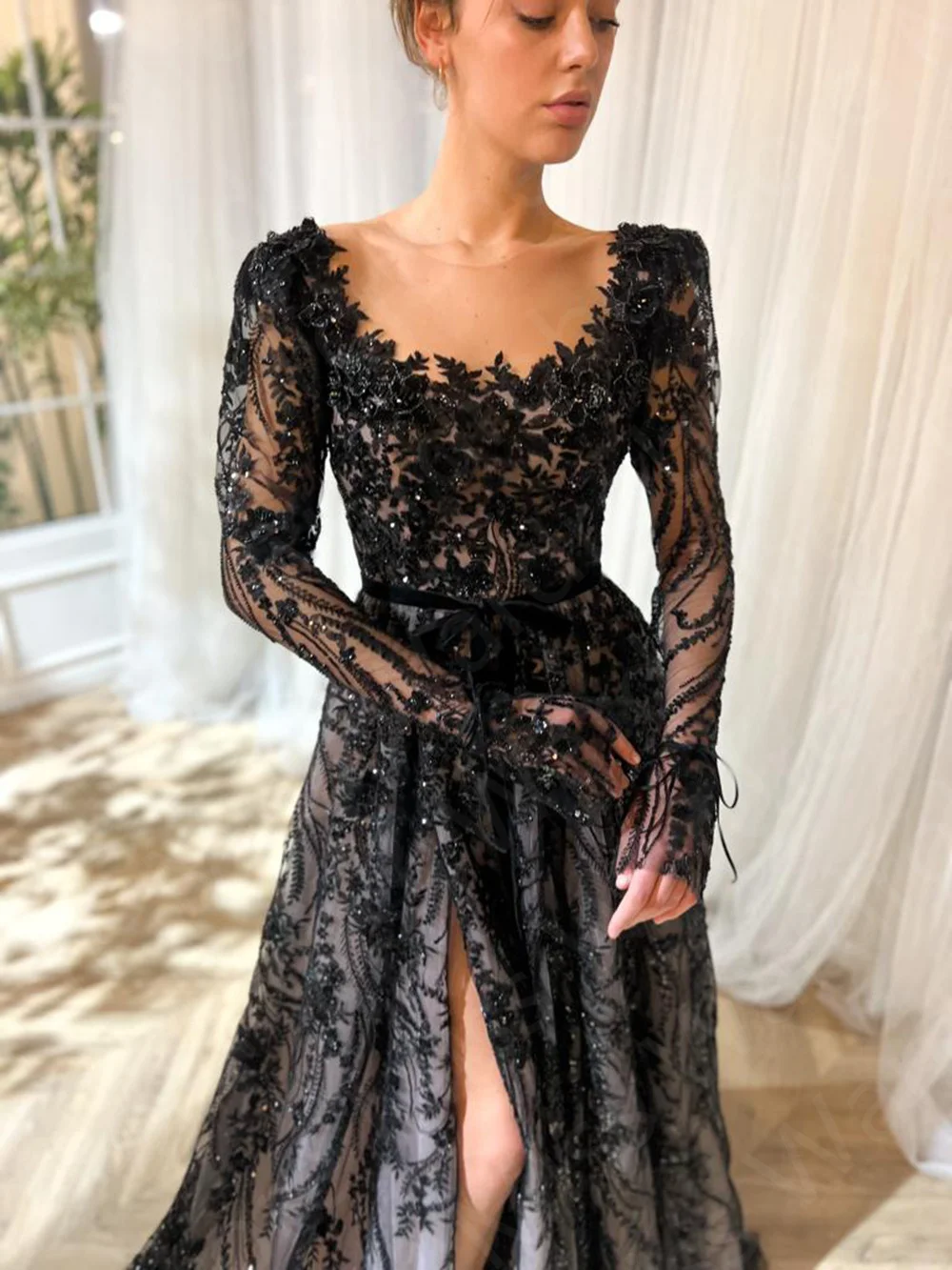 Latest Luxury Black Evening Dresses Long Sleeves 2024 Prom Party Gowns Illusion Neck Back Out Wedding Guest Dress Thigh Slit