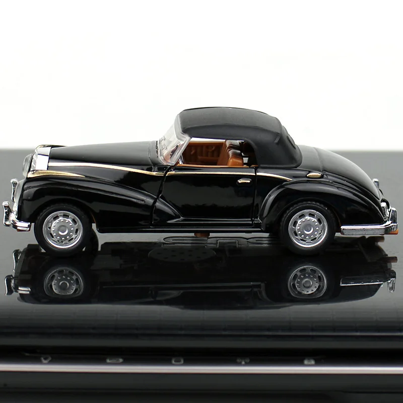 Classic Cars 1/32 Scale Model Alloy Diecast  Simulation Pull Back Convertible Vehicle Boy Kids Collection