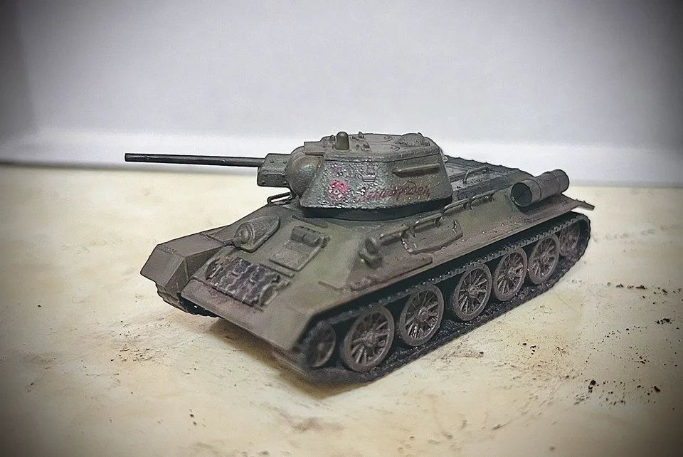 1/72 Soviet T-34/76 Medium Tank Glue-free Quick Fight Military Model Boy 80044