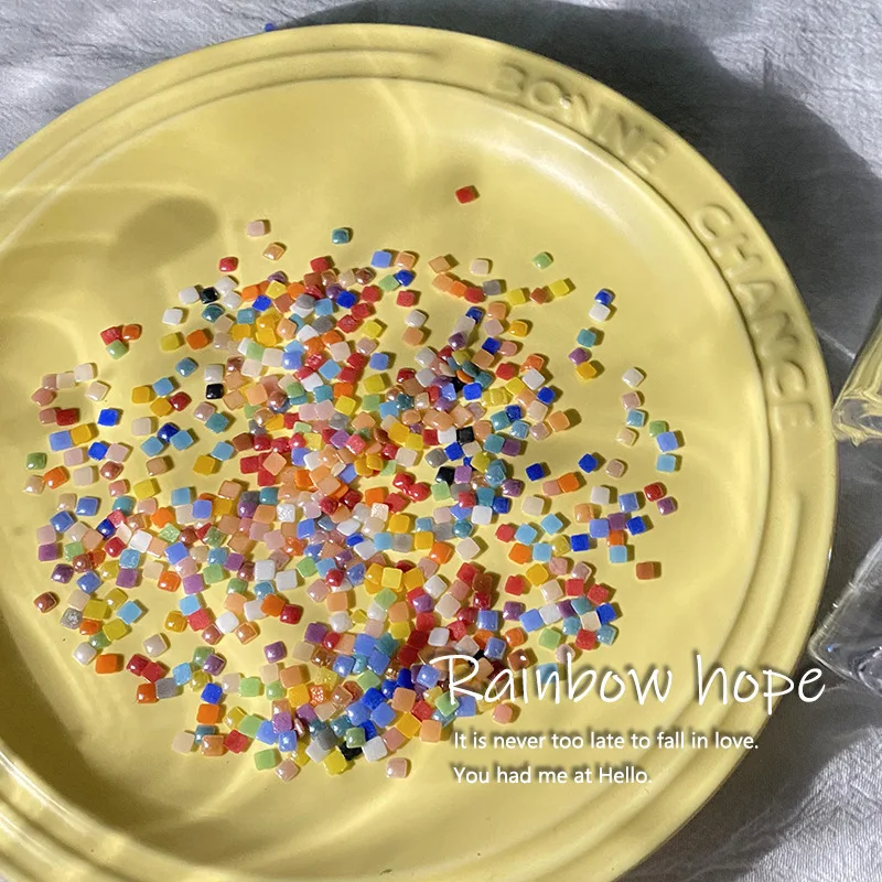 キャンディーカラーの艶をかけられたセラミックネイルアートパッチスイートスターネイルアートジュエリー