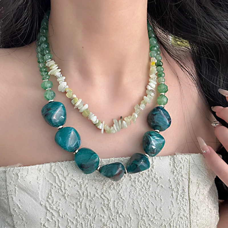 

1PC GOOD New Fashion Vintage Irregular Green Resin Beaded Necklace Exaggerated Choker F2129