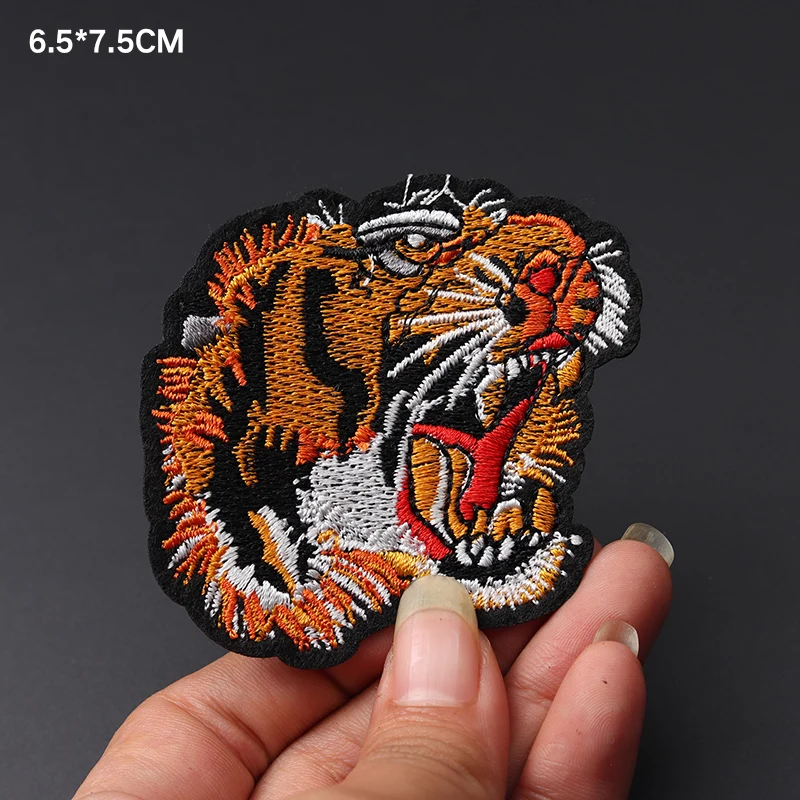 Testa di tigre (dimensioni: 7.5 x6.5cm) toppa ricamata ferro su Applique da cucire vestiti in tessuto carino borsa per scarpe decorazione fai da te