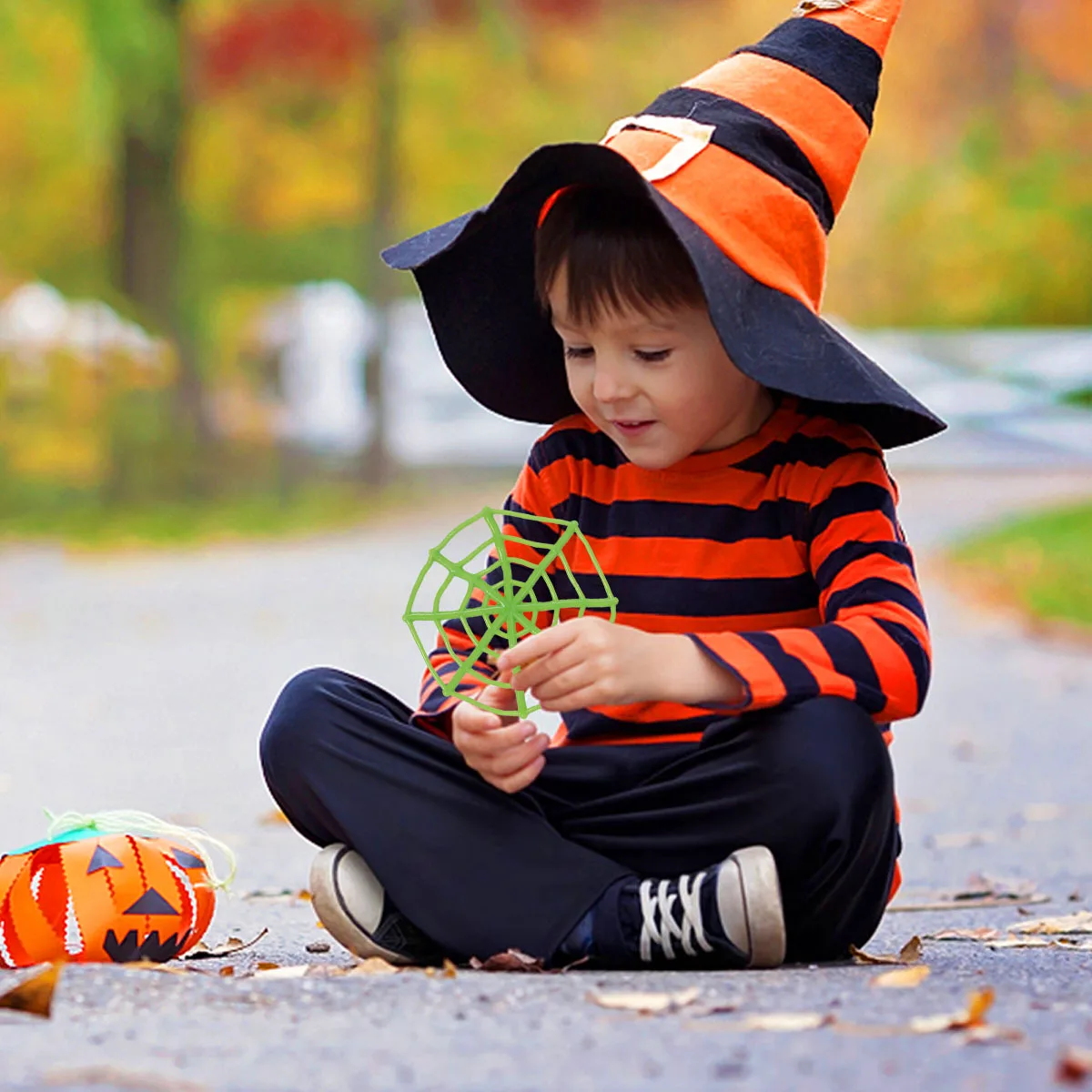 40 pezzi di ragnatela colorata a tema scherzo per eventi di Halloween decorazione ragnatela di plastica raccapricciante per bambini interattivi