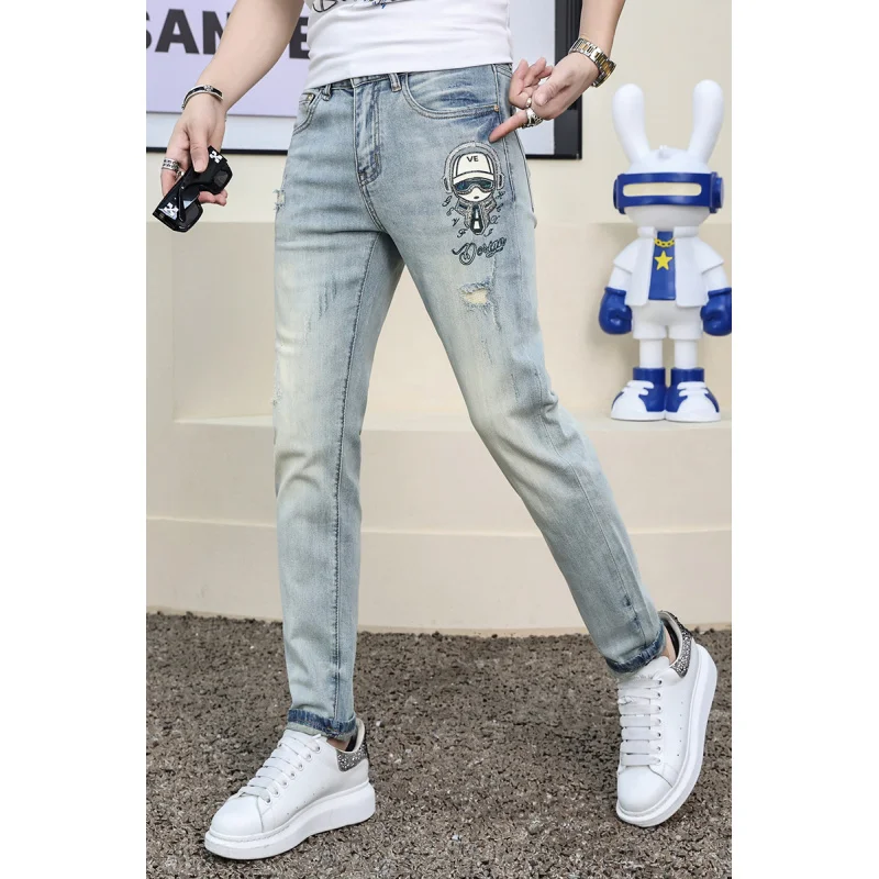 Zomer Mode Jeans Heren High-End Mode Warmte Overdracht Afdrukken Vintage Print Blauw Licht Luxe Stretch Nauwsluitende Broek Taps Toelopende Broek